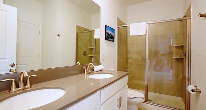 Image No.12-9 Bed Property for sale