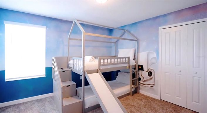 Image No.6-9 Bed Property for sale