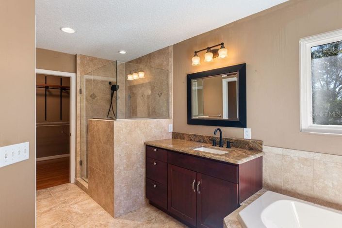 Image No.22-4 Bed Property for sale