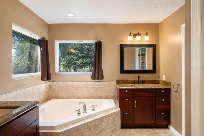 Image No.23-4 Bed Property for sale