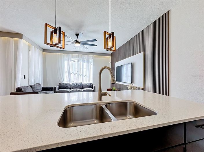 Image No.12-4 Bed Townhouse for sale