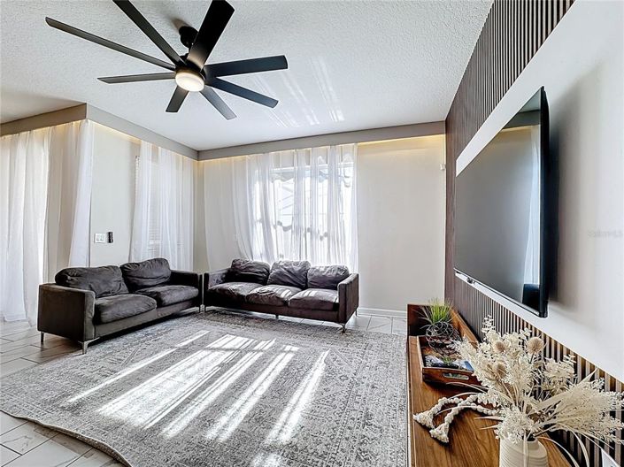 Image No.15-4 Bed Townhouse for sale