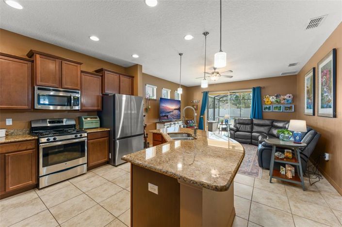 Image No.12-5 Bed Property for sale