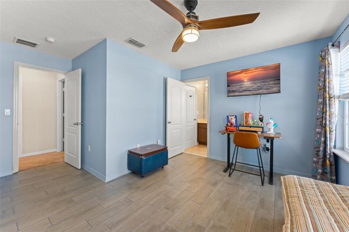 Image No.38-5 Bed Property for sale