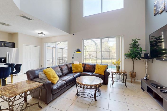 Image No.12-7 Bed Property for sale