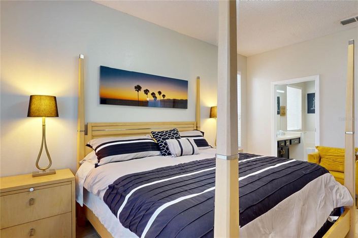 Image No.13-7 Bed Property for sale