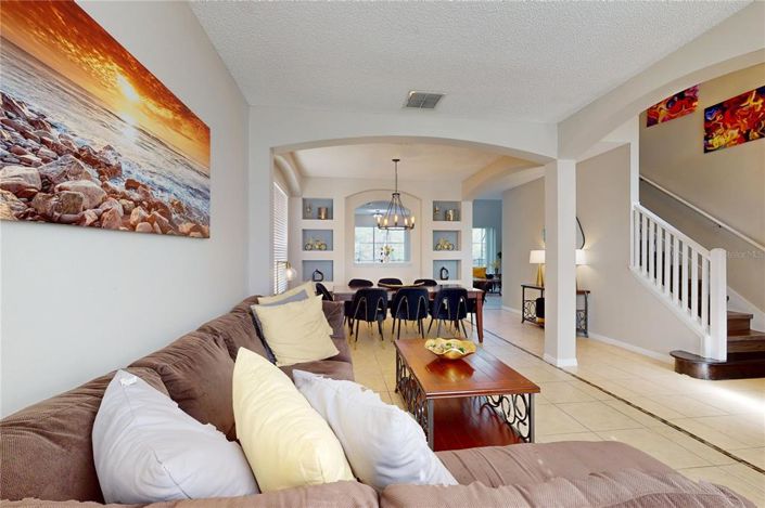 Image No.5-7 Bed Property for sale