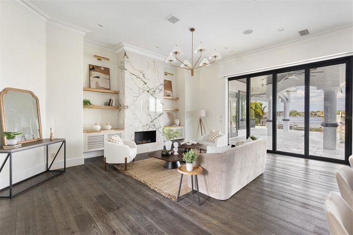 Image No.14-5 Bed Property for sale