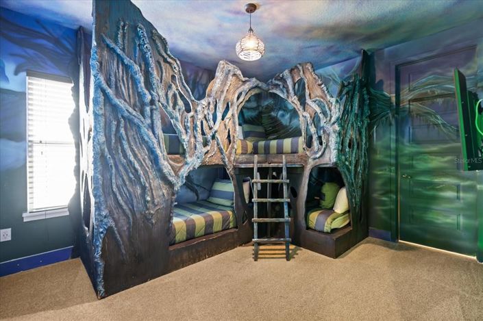 Image No.18-6 Bed Property for sale