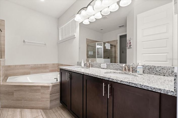 Image No.32-6 Bed Property for sale