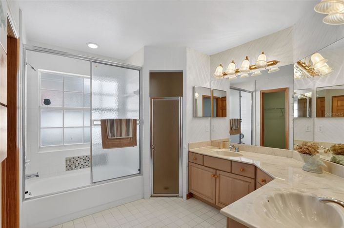 Image No.16-4 Bed Property for sale