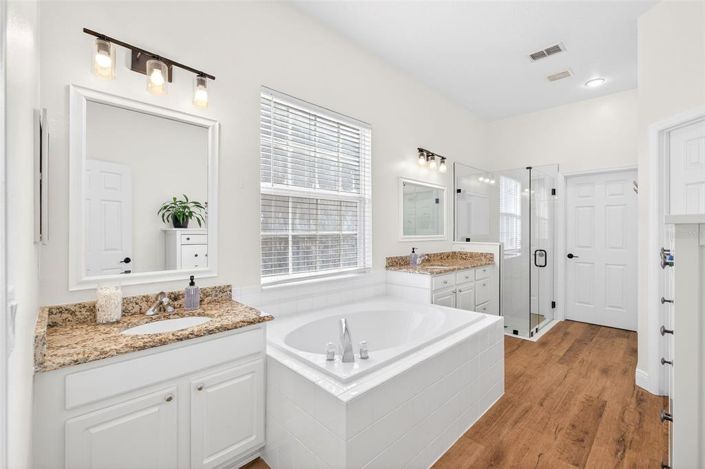 Image No.13-7 Bed Property for sale