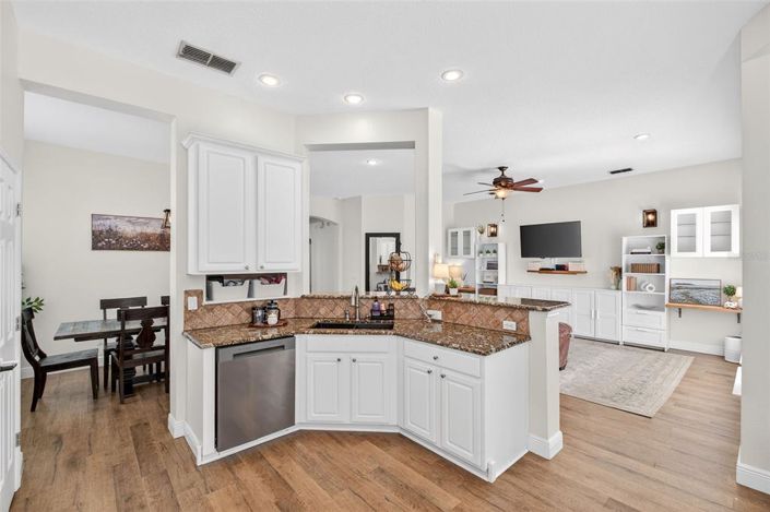 Image No.8-7 Bed Property for sale