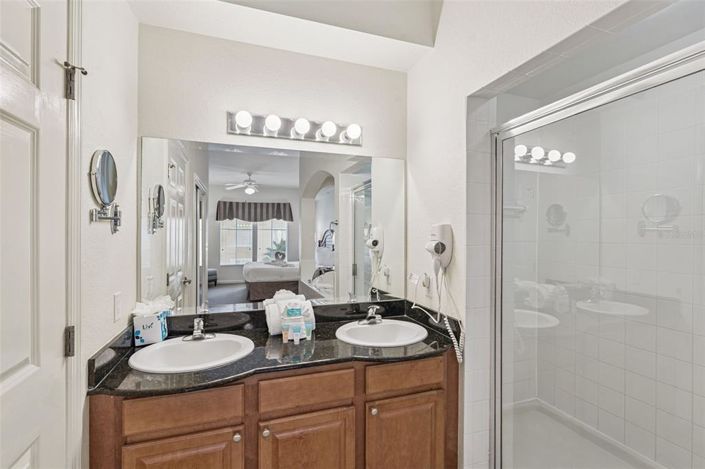 Image No.19-3 Bed Property for sale