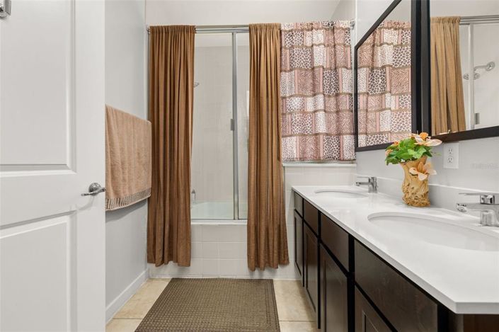 Image No.42-2 Bed Townhouse for sale