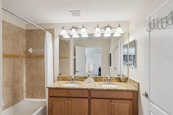 Image No.17-4 Bed Townhouse for sale