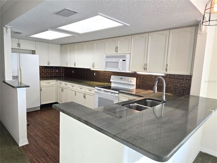 Image No.4-3 Bed Townhouse for sale