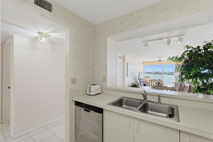 Image No.27-2 Bed Property for sale