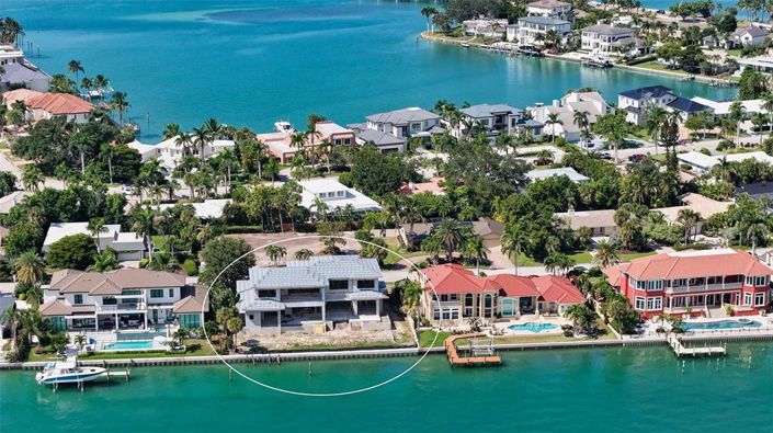 Image No.12-5 Bed Property for sale