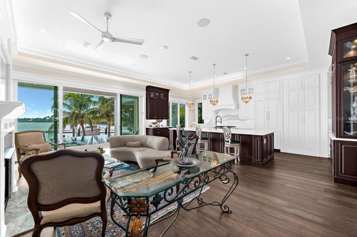 Image No.17-4 Bed Property for sale