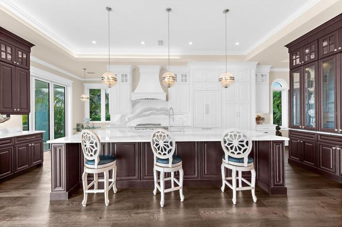 Image No.26-4 Bed Property for sale