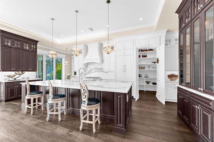 Image No.27-4 Bed Property for sale