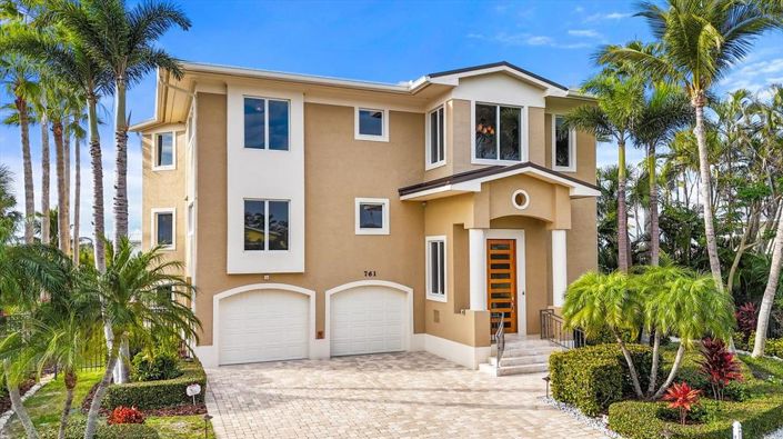 Image No.10-4 Bed Property for sale