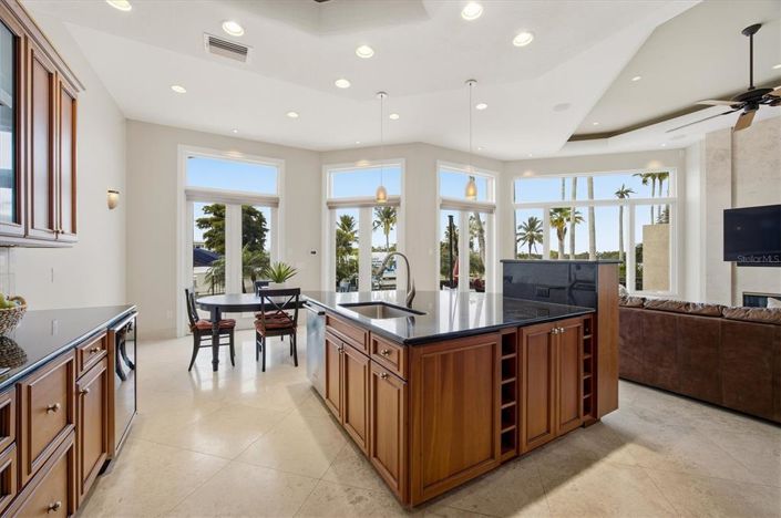 Image No.21-4 Bed Property for sale