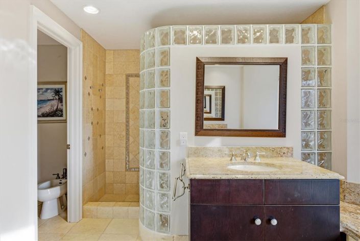 Image No.27-4 Bed Property for sale