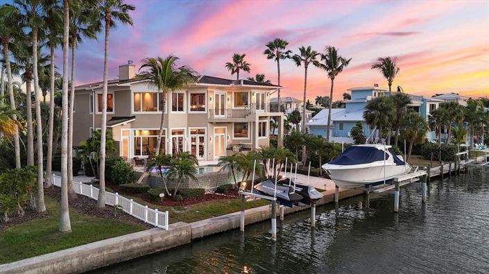 Image No.4-4 Bed Property for sale