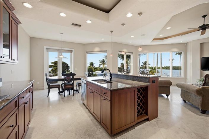 Image No.41-4 Bed Property for sale