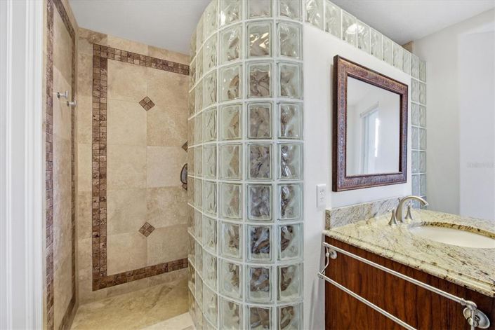 Image No.44-4 Bed Property for sale