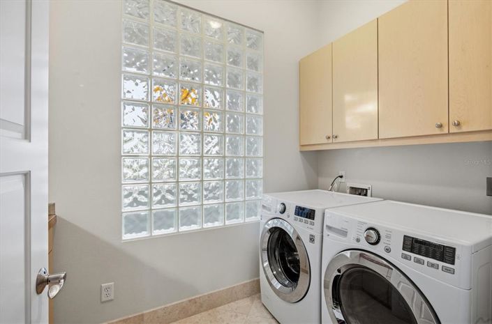 Image No.49-4 Bed Property for sale