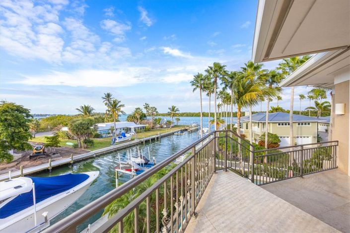 Image No.56-4 Bed Property for sale