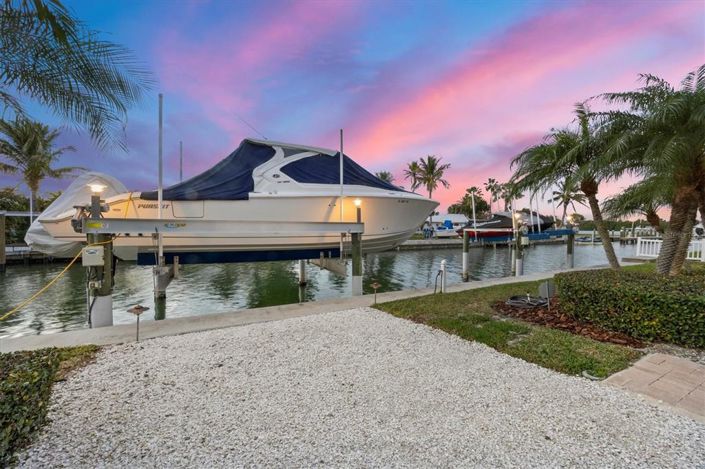 Image No.7-4 Bed Property for sale