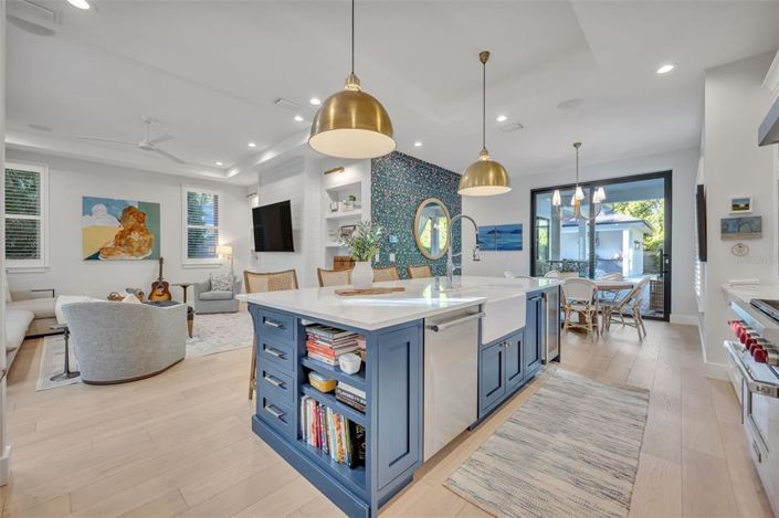 Image No.12-5 Bed Property for sale