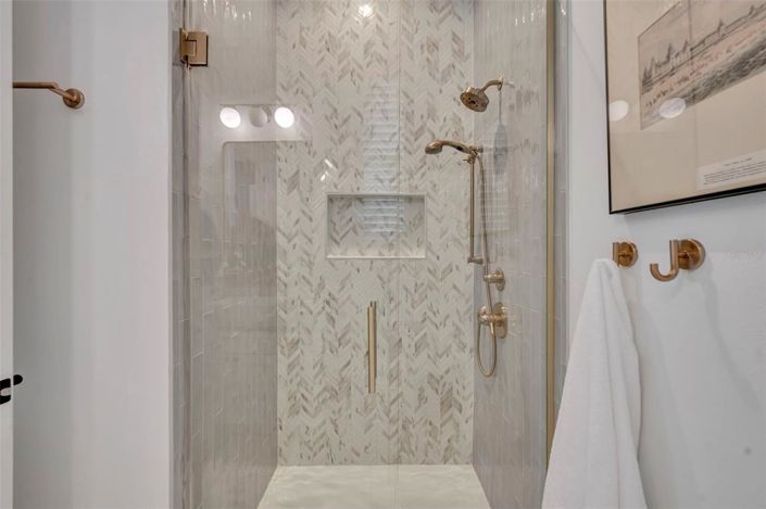 Image No.23-5 Bed Property for sale