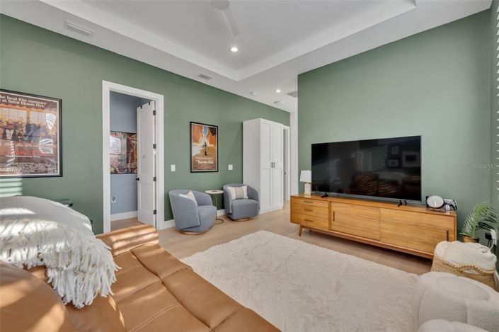 Image No.27-5 Bed Property for sale