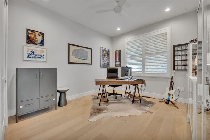 Image No.30-5 Bed Property for sale