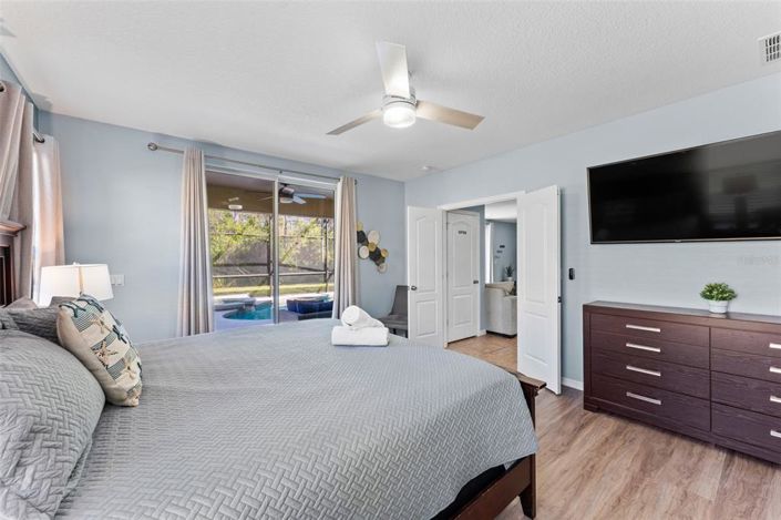 Image No.13-6 Bed Property for sale