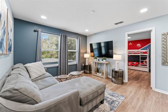 Image No.19-6 Bed Property for sale