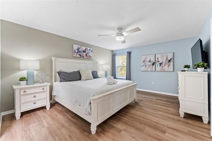 Image No.20-6 Bed Property for sale