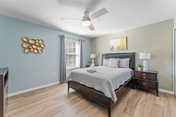 Image No.24-6 Bed Property for sale