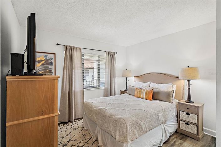 Image No.17-2 Bed Property for sale