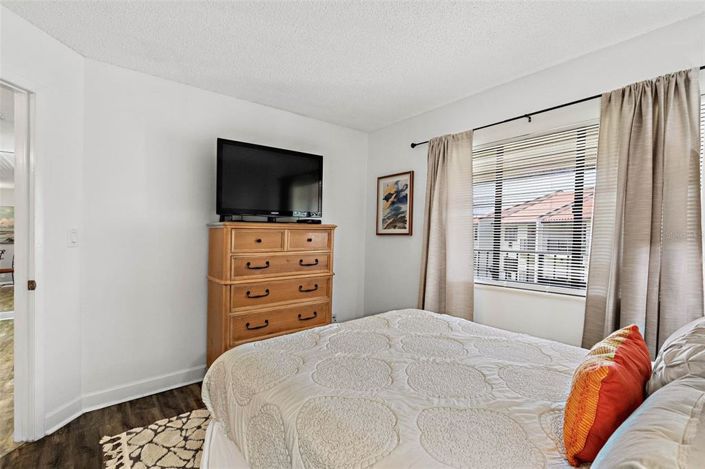 Image No.19-2 Bed Property for sale