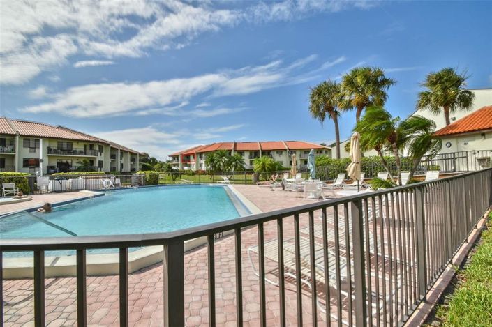 Image No.28-2 Bed Property for sale