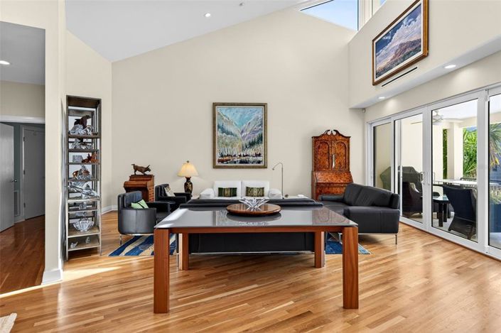 Image No.18-4 Bed Property for sale