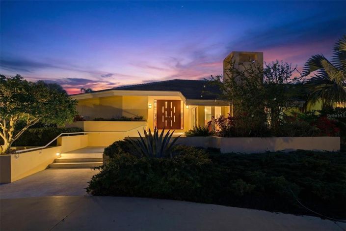 Image No.4-4 Bed Property for sale