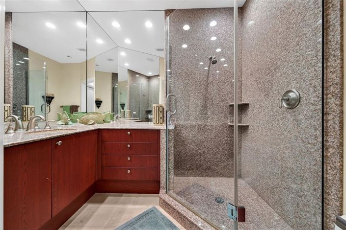 Image No.50-4 Bed Property for sale