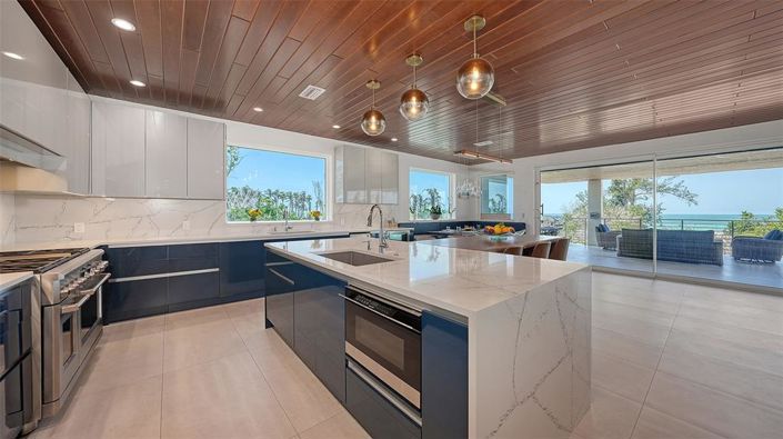 Image No.12-4 Bed Property for sale